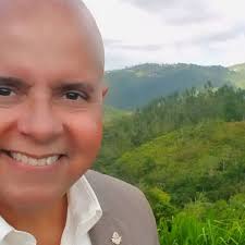 macetaminofen Tio, ¿tu sabes dónde puedo comprar ese charm de la cadena de  Eli? Es que a mi esposa le gustó mucho y quiero regalárselo.