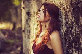 50 Tips On Choosing Poses For Stunning Portraits Portrait Photography Photography Portrait Poses