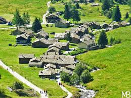Il Caratteristico Villaggio Alpino Di Case Di Viso The Typical Alpine Village Of Case Di Viso Escursioni Paesaggi Viaggi