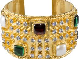 Segnaposto con corallo tiffany laterale e fiocco di raso centrale possibilità di inserire i nomi degli invitati direttamente da noi, con supplemento di 60 euro e' possibile produrre tale segnaposto e sostituire il nastro in qualsiasi colore desiderate. Tiffany Glass Marks Authentic Examples