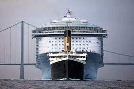 Symphony of the seas (2018) size: Size Comparison Titanic Vs Modern Day Allure Of The Seas Cruise Ship Cruise Ship Titanic Rms Titanic