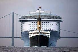 After posting this, i started wondering how that compared to the rms titanic, which was launched roughly 99 years before the allure and was, at. Size Comparison Titanic Vs Modern Day Allure Of The Seas Cruise Ship Cruiseschip Cruiseschepen Schepen