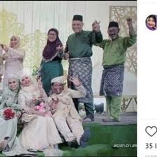 And rosnah mat aris stars in mat tudung | mat tudung follows a casanova by the name of johari, a former mat rempit who has fallen in love at first sight with zizie. Rosnah Sorok Suami Dalam Almari