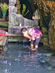 Apa pun alasannya orang menangis, kalau melihatnya, saya mau. Air Suci Umbul Jumprit Picture Of Sumber Mata Air Umbul Jumprit Temanggung Tripadvisor