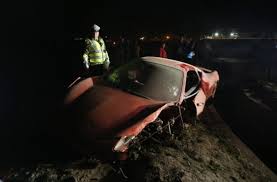 Zusammenhänge zwischen den todesfällen und der impfung erkennt das pei aber weiterhin nicht. Der Fruhere Bayer Star Arturo Vidal War In Chile Mit Seinem Ferrari In Einen Unfall Verwickelt Schwarzwalder Bote