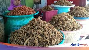 Barusan coba resep dr mba, hasilnya memuaskan bgt. Kriuk Renyah Wader Dan Udang Goreng Dari Waduk Gajah Mungkur