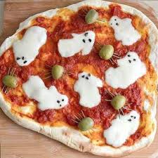 Pizza Fantome De Halloween Halloween Des Recettes Effrayantes Et Faciles Reperees Sur Pinterest Elle A Table Cuisine Halloween Idee Recette Recettes Halloween