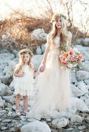 La loro creatrice, elisabetta, avvocatessa, ha iniziato per gioco dopo la dolce attesa della figlia sofia, realizzando gioielli per lei stessa per celebrare la nascita della bimba. 84 Meilleures Idees Sur Mere Et Fille Mere Et Fille Tenues Mere Fille Mode Mere Fille