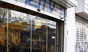 Maybe you would like to learn more about one of these? Aytos Einai O Epixeirhmatias Syzygos Ths Sofias Moytidoy Poy Aytoktonhse Mesa Sto Magazi Toy Sthn Pathsiwn Photo Newsnowgr Com