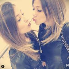 Francesca costa è la mamma di nicolò zaniolo e star di instagram. Zaniolo E Forte Ma La Mamma E Anche Meglio Le Foto Della Gnocchissima 41enne Francesca Costa Dagospia