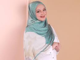 Siti nurhaliza lagu pilihan terbaik best. Siti Nurhaliza Luncurkan Produk Hijab Netizen Sebut Jilbab Orang Kaya