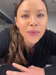 Cute girl 😍 Melissa O'Neil!