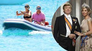 Ihre beliebtheit im eigenen land hat rapide abgenommen. Konig Willem Alexander Und Konigin Maxima Holland In Boot Konigin Maxima Holland Mykonos