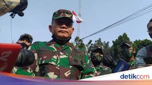 Mayjen tni dudung abdurachman yang pernah galak pada fpi dimutasi dari jabatannya sebagai pangdam jaya. Major General Dudung Hardik Fpi Baliho Habib Rizieq Stripped Down World Today News