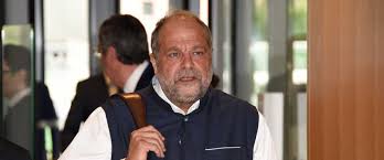 As a lawyer he is renowned for his record number of acquittals, some of the controversial figures he defended, as well as his outspoken personality. Eric Dupond Moretti Cette Mort Qui L A Devaste Gala