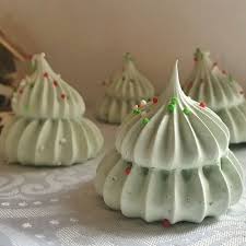 Cher, deco noel maison à prix discount chez badaboum : Meringues Sapin A La Spiruline Decor De Noel Patisserie News