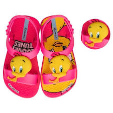 It was produced by warner bros. Ipanema Ipanema Looney Tunes Sandalias Romana Planas De Bebe Con Estampado Fantasia Rosa