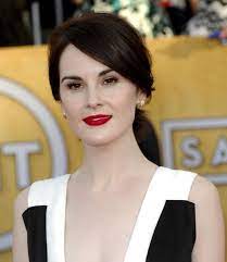 A makeup sponge is very important for applying foundation. Makeup For Brunettes With Brown Eyes And Pale Skin Bellatory