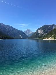 Traumhaft Schon Der Plansee Bei Reutte In Tirol Bergsee Badesee Reisen Urlaub