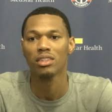 官方：公牛已正式签下大前锋小特洛伊-巴克斯特_手机新浪网