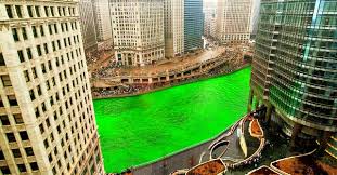Ambos desfiles son divertidos, festivos y llenos de cosas irlandesas. Asi Es Como Se Tine De Verde El Rio De Chicago Para El Dia De San Patricio