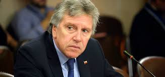 En estos días me han preguntado en forma recurrente por qué nuestro querido profesor dice las cosas que dice, por qué se equivoca tan seguido. Presidente Pinera Nombra A Alberto Espina Como Integrante Del Consejo De Defensa Del Estado