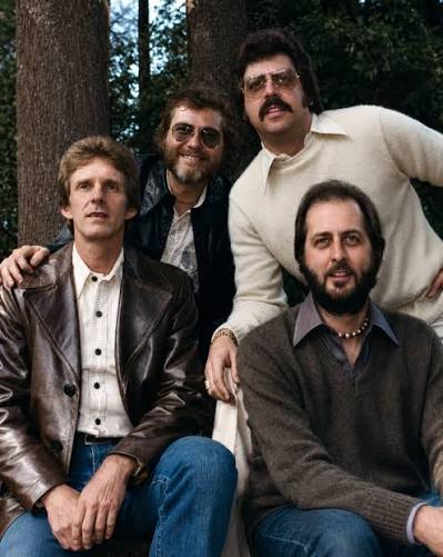 Bản tiếng Việt** **THE STATLER BROTHERS KHÔNG PHẢI LÀ ANH EM RUỘT. HỌ CŨNG  CHẲNG MANG HỌ STATLER. THẾ NHƯNG SUỐT BỐN THẬP KỶ, HỌ ĐÃ TẠO NÊN NHỮNG TẦNG  HÒA
