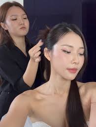 Not married, just married to this look!♥️ Shot randomly by the talented MUA  @celine_dearmuse while waiting.