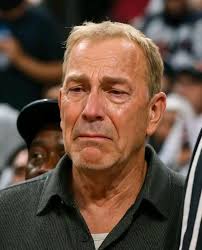 I'm sad cus no body loves me or care about me anymore they keep ignoring my  messages 💔💔💔💔😭😭😭