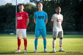 Standard de liège‏konto zweryfikowane @standard_rscl 11 godz.11 godzin temu. New Balance Presente Les Maillots 2018 2019 Du Standard De Liege