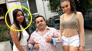 Recent, el a fost surprins de echipa cancan, cântând urcat pe un scaun, la o nuntă din ardeal. Fiica Lui Adi Minune I A LÄƒsat Pe ToÈ›i MascÄƒ Cum A ApÄƒrut ImbrÄƒcatÄƒ Adriana AsearÄƒ Pe Scena Vocea Romaniei De La Pro Tv Stiri De Ultima Ora
