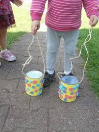 Des Echasses Pour Les Acrobates Anniversaire Cirque Playmais Cirque