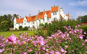 Bosjokloster Castle And Gardens Sweden Puzzle In Flowers Jigsaw Puzzles On Thejigsawpuzzles Com Play Full Screen Enjoy Castle Jigsaw Puzzles Puzzle Of The Day