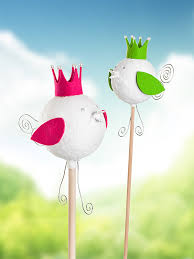 Handgemachter drahtschmuck bietet einen neuartigen kontakt zu ihrem schmucksortiment. Anleitung Kugelrunde Gipsvogel Als Blumenstecker Basteln