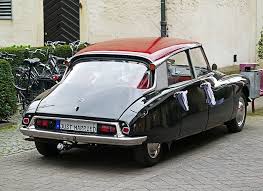 Tutte Le Informazioni Per Noleggiare Un Auto Come Funziona Requisiti E Documenti I Love Visit Italy Citroen Ds Auto Noleggio Auto