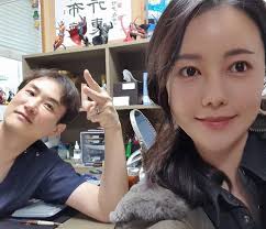 파워 넘치는 직선 슈팅과 공중전에 강하고 문전에서 한번 기회를 잡으면 놓치는 법이 없다 하여 '독수리'라는 별명을 얻게 되었다. ë°•ì—°ìˆ˜ ë‚˜ì´ ì¸ìŠ¤íƒ€ ì†¡ì¢…êµ­ ì´í˜¼ ì‚¬ìœ  ì „ë‚¨íŽ¸ ê³ í–¥ ìž¬í˜¼ ê²°í˜¼ ìžë…€ ì†¡ì§€ì•„ ê¹€ë‹¤ì˜ˆë¦°