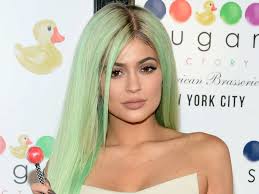 Bagian Belakang Kylie Jenner Diledek Netizen : Kayak Pakai Popok! - Tabloidbintang.com