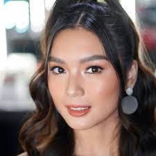 Francine Post's Instagram, Twitter & Facebook