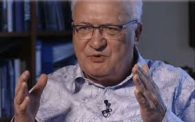 Profesor Krzysztof Simon opowiedział o śmierci córki. Nie był w stanie  powstrzymać łez