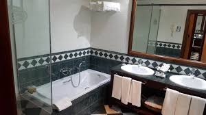 Badezimmer bd petite wunderbar badezimmer bd beste frisch. Badezimmer Mit Dusche Wanne Wc Bd Bild Von Elba Palace Golf Vital Hotel Fuerteventura Tripadvisor