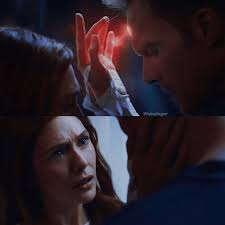 All the scene did was to give a wanda has been using her powers for a few years and has not perfected them yet. Que Pasara Con Vision Y Wanda En Avengers Infinity War Everything Universal Amino