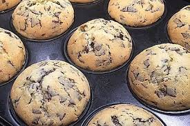 Muffins Mit Schokosplittern Von Lacrima2004 Chefkoch Muffin Rezept Einfach Muffins Mit Schokostuckchen Muffins Backen