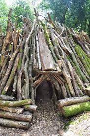 Kingfisher Days Den In The Woods Outdoor Forts Shelters In The Woods Bushcraft Camping