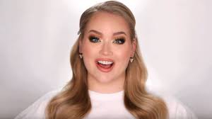 She has won influencer awards and collaborated with cosmetic companies like ofra and too faced. Nikkietutorials Maakt Eerste Nederlandstalige Video Nos Jeugdjournaal