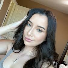 Alexis Tapia's Instagram, Twitter & Facebook