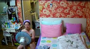 黑客破解家庭攝像頭偷拍大奶子少婦光著身子到處溜達- SOPORN.COM