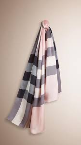 Welcome to my youtube channel. Grub Sn Razbrkajte Otstpka Burberry Satin Scarf Alkemyinnovation Com
