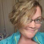 Elizabeth Devinney's Instagram, Twitter & Facebook