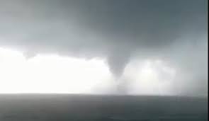 Există și la isu și la anm programe de prevenție. Marea NeagrÄ Tornade Spectaculoase In Zona Platformelor Seaman