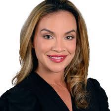 Lisa Mallon's Instagram, Twitter & Facebook